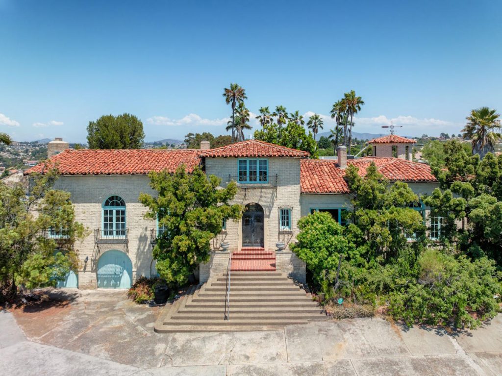 Spanish Revival Castle on Eight Acres in San Diego, California - 4