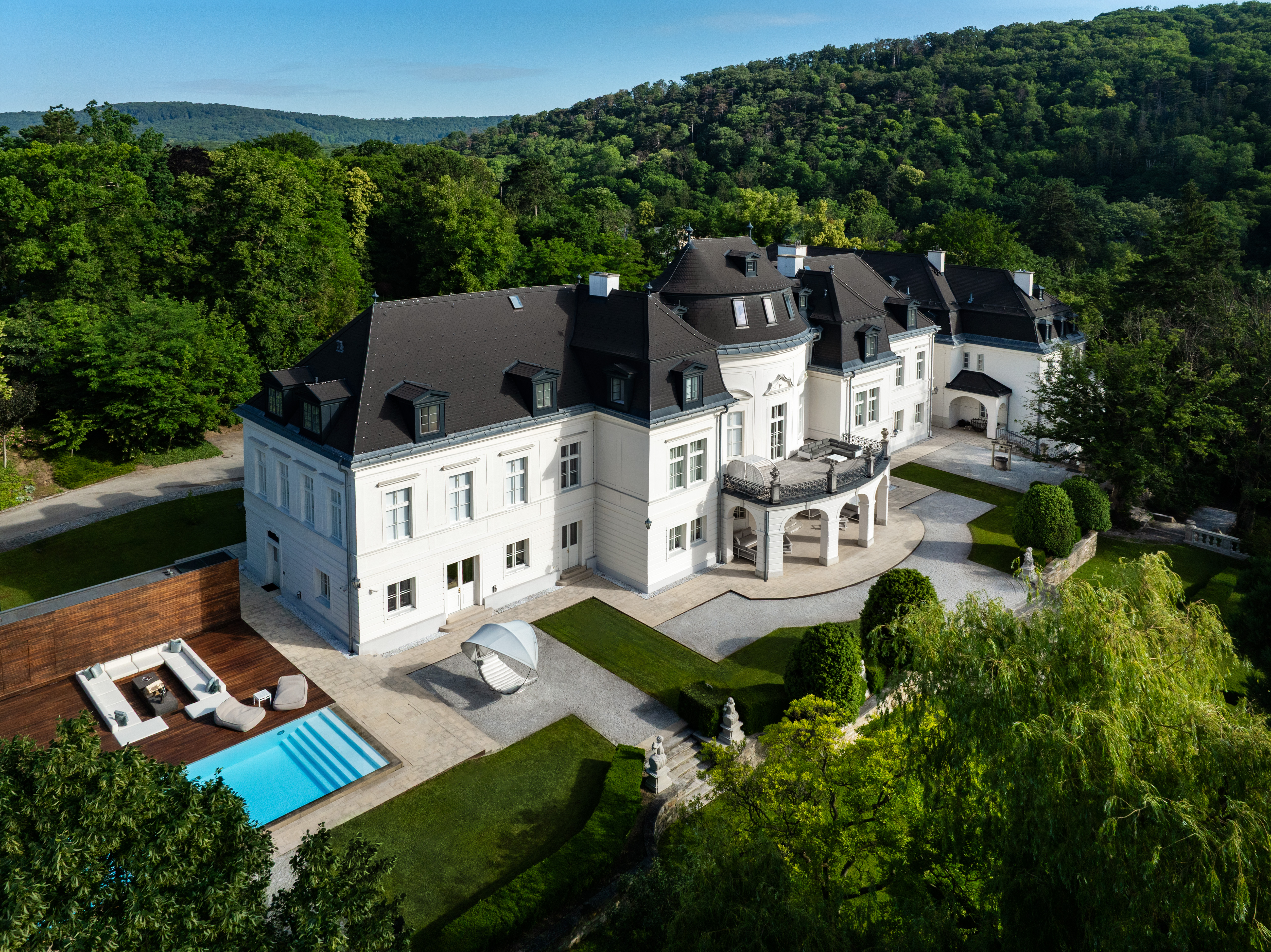 Spectacular Castle With Park And Additional Buildings