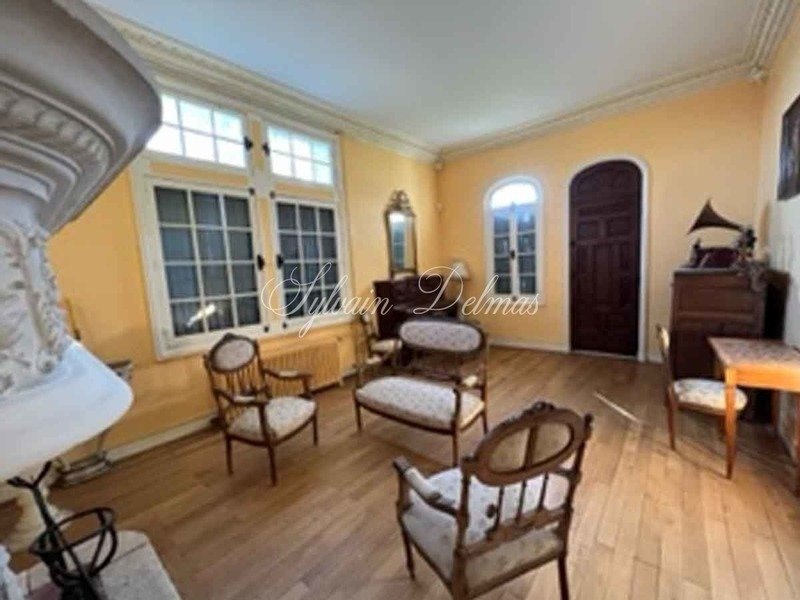 16 Room Property For Sale Near Amboise (37)
