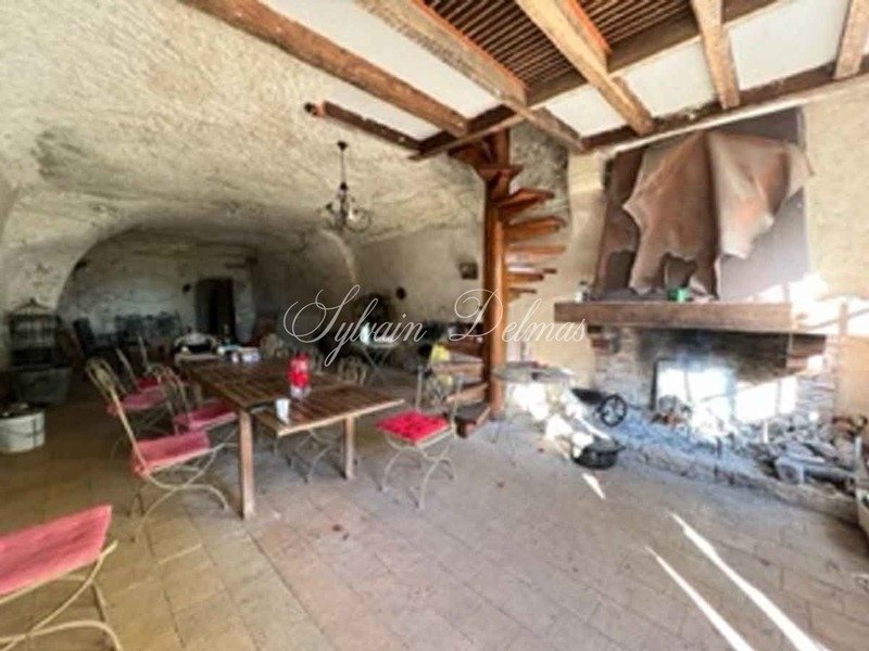 16 Room Property For Sale Near Amboise (37)