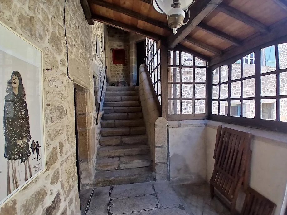 16th Century Castle With Dependences, Park, Paddocks And Woods On 6ha 41a 83ca
