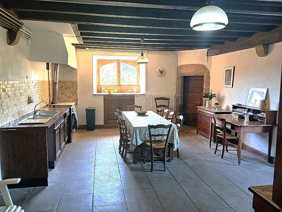 16th Century Castle With Dependences, Park, Paddocks And Woods On 6ha 41a 83ca