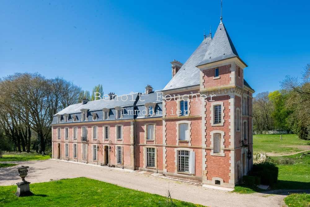 17th Century Castle And Outbuildings Already In Use 45 Minutes From Paris Vexin Regional Natural