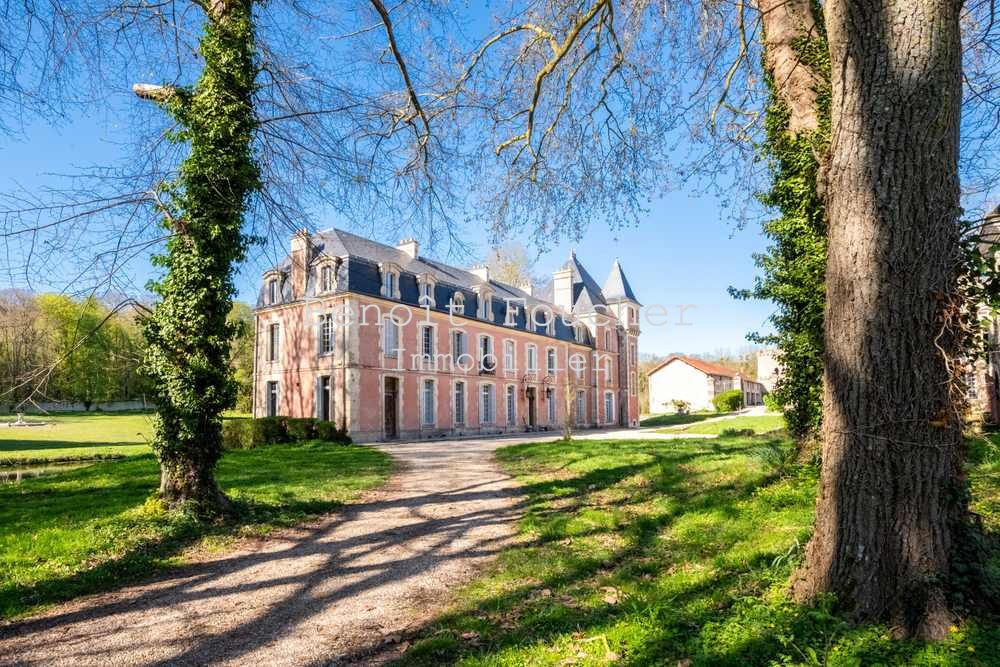 17th Century Castle And Outbuildings Already In Use 45 Minutes From Paris Vexin Regional Natural