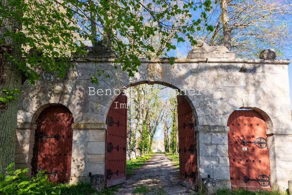 17th Century Castle And Outbuildings Already In Use 45 Minutes From Paris Vexin Regional Natural