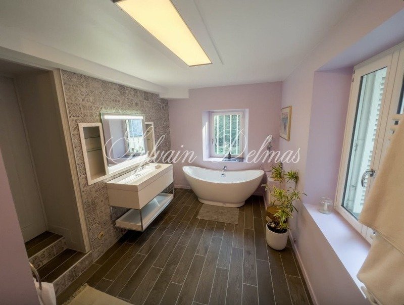18 Room Property For Sale Near Tours (37)