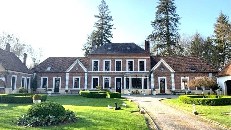 19th Century Manor In The Course Valley