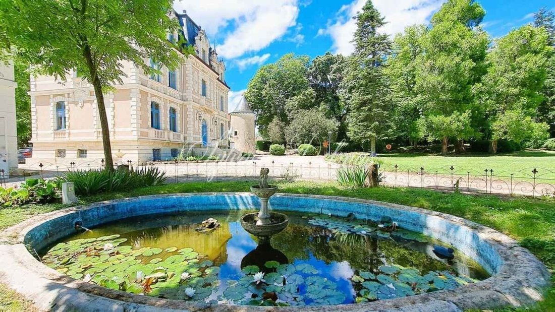 50 Room Property For Sale Near Tours (37)