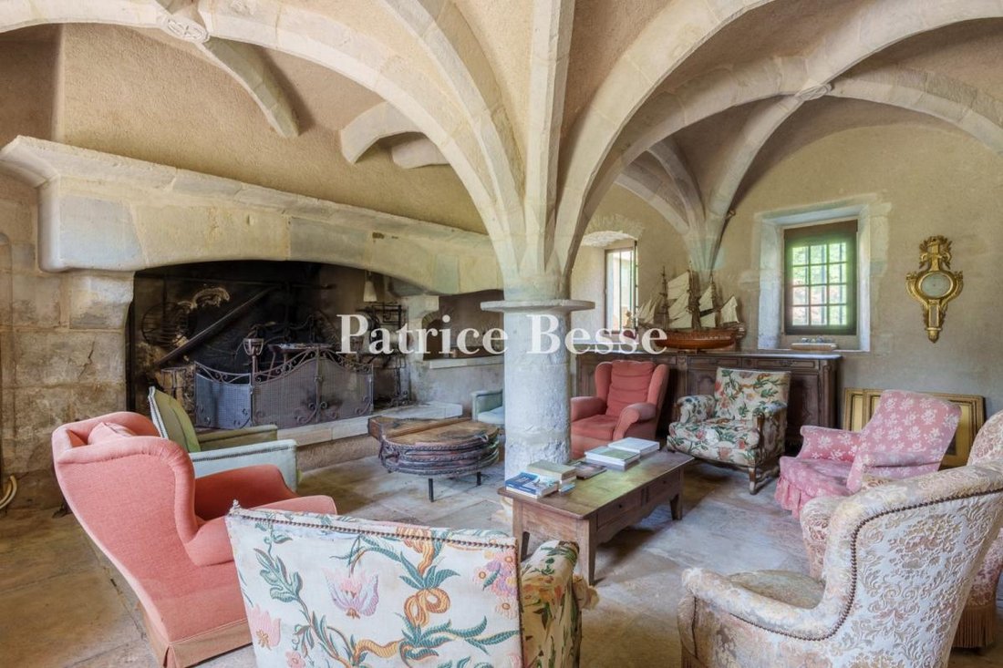 A Chateau From The 16th And 18th Centuries, With Its Outbuildings, Surrounded By 20 Hectares Of - 5