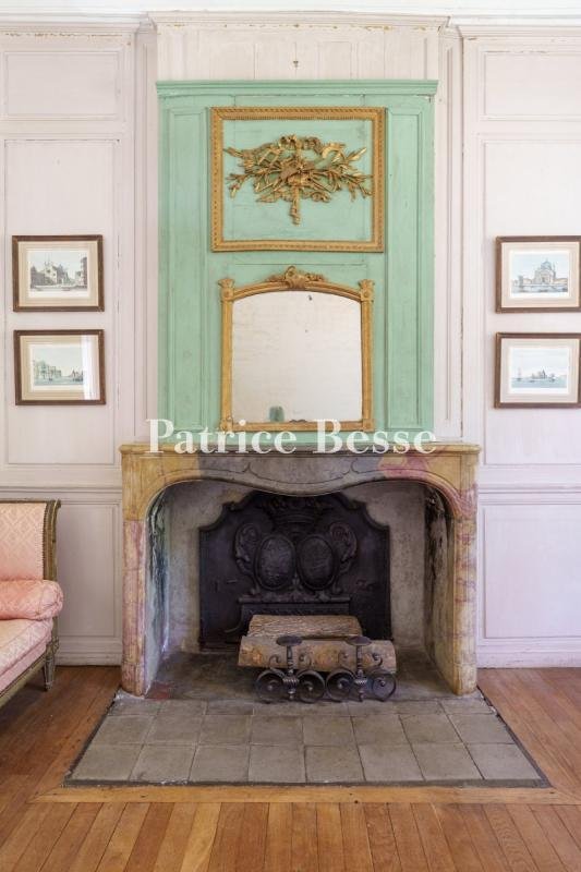 A Chateau From The 16th And 18th Centuries, With Its Outbuildings, Surrounded By 20 Hectares Of