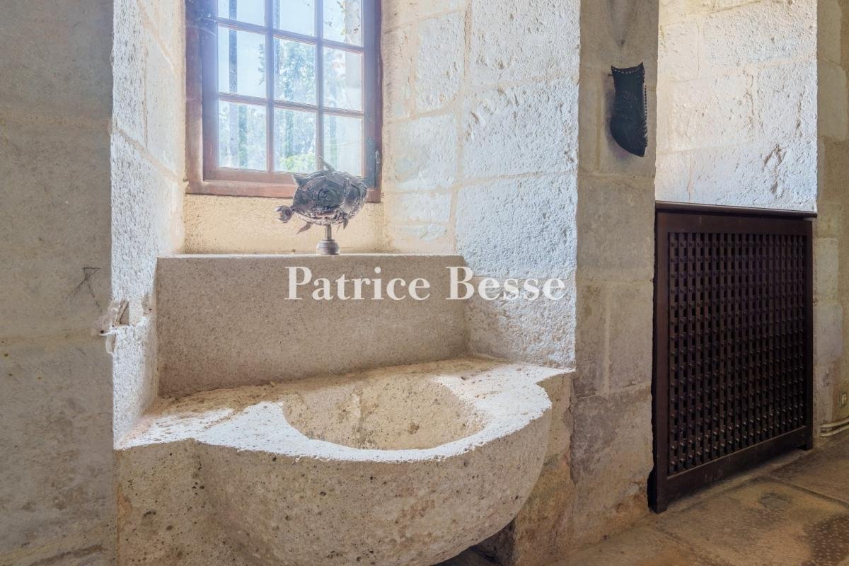 A Chateau From The 16th And 18th Centuries, With Its Outbuildings, Surrounded By 20 Hectares Of