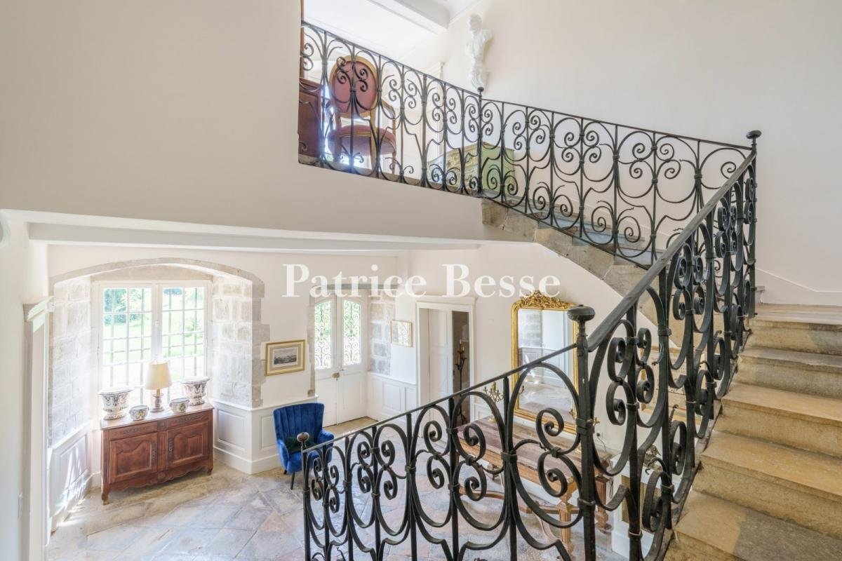 A Chateau From The 16th And 18th Centuries, With Its Outbuildings, Surrounded By 20 Hectares Of