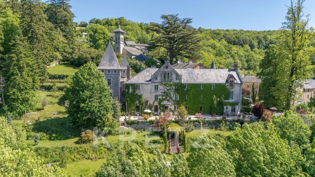 A Château Reinvented In A Contemporary Loft Style