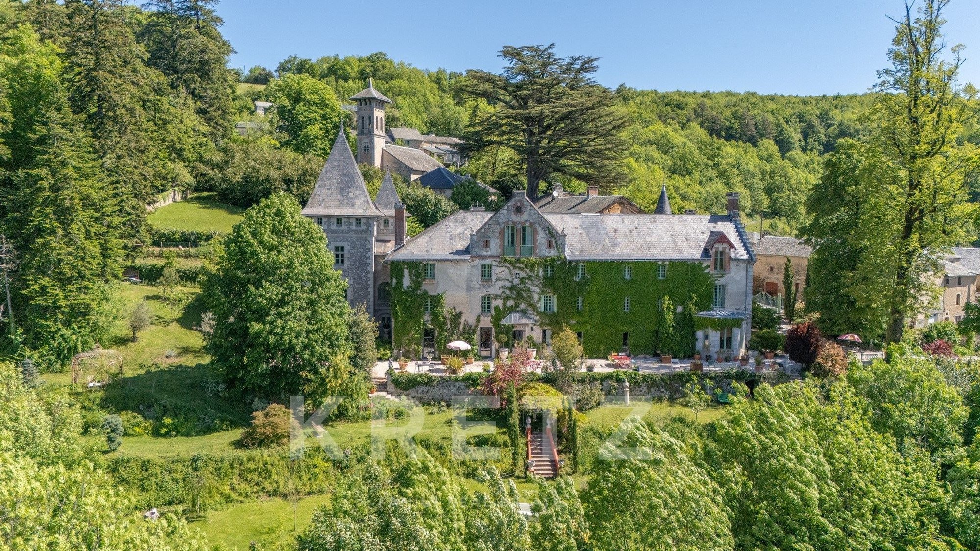 A Château Reinvented In A Contemporary Loft Style