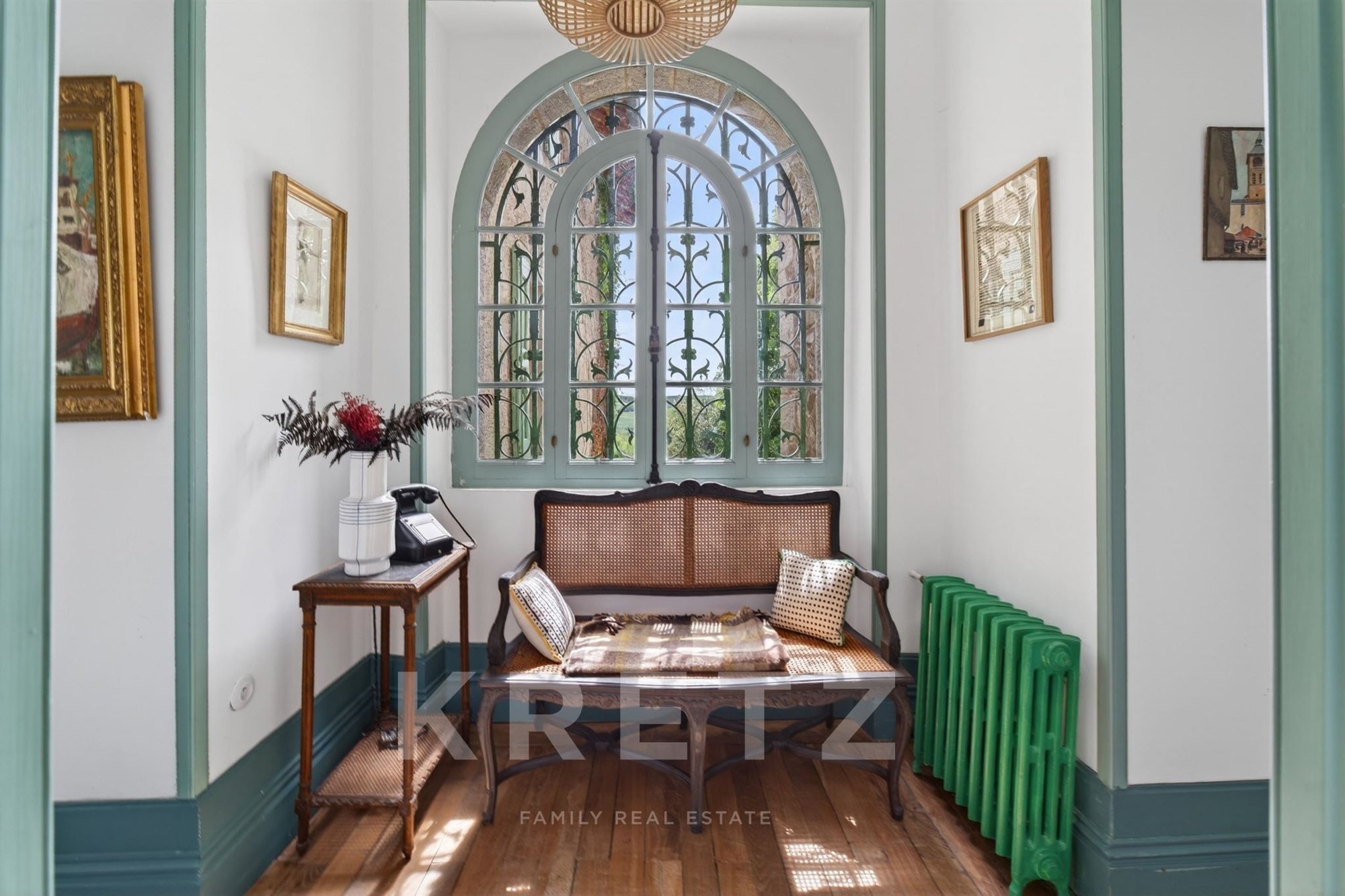 A Château Reinvented In A Contemporary Loft Style