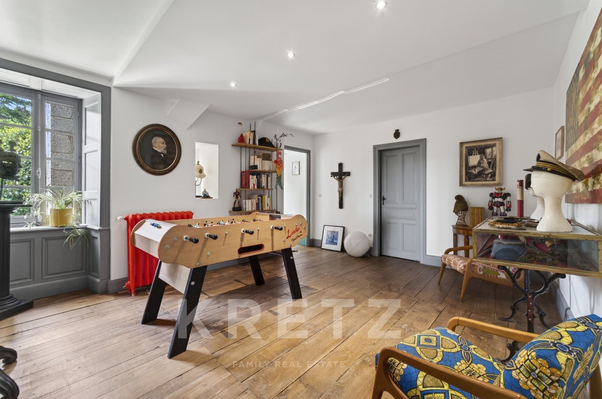 A Château Reinvented In A Contemporary Loft Style