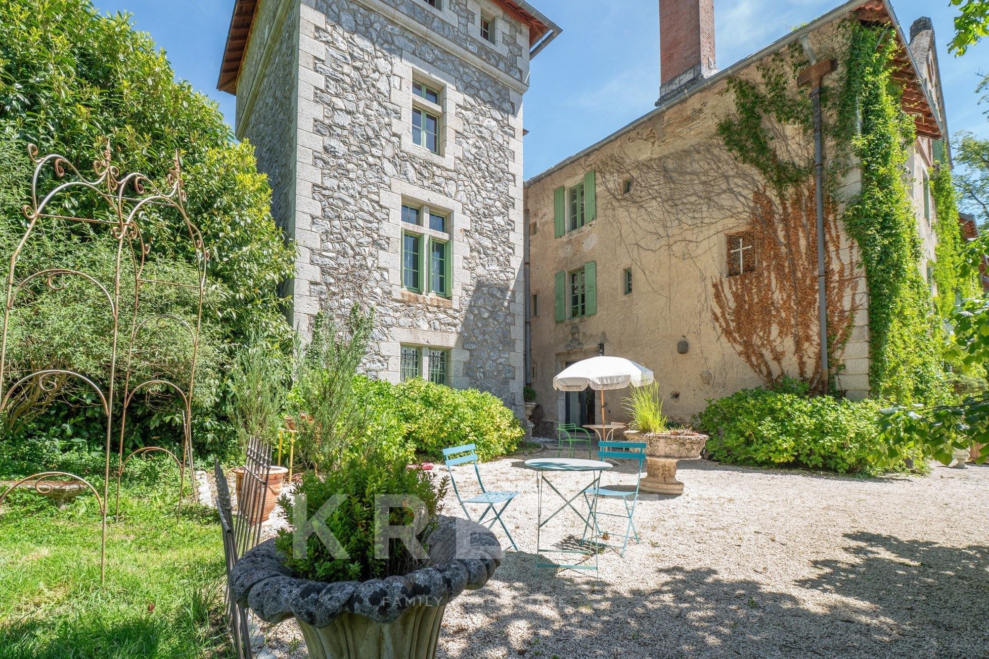 A Château Reinvented In A Contemporary Loft Style