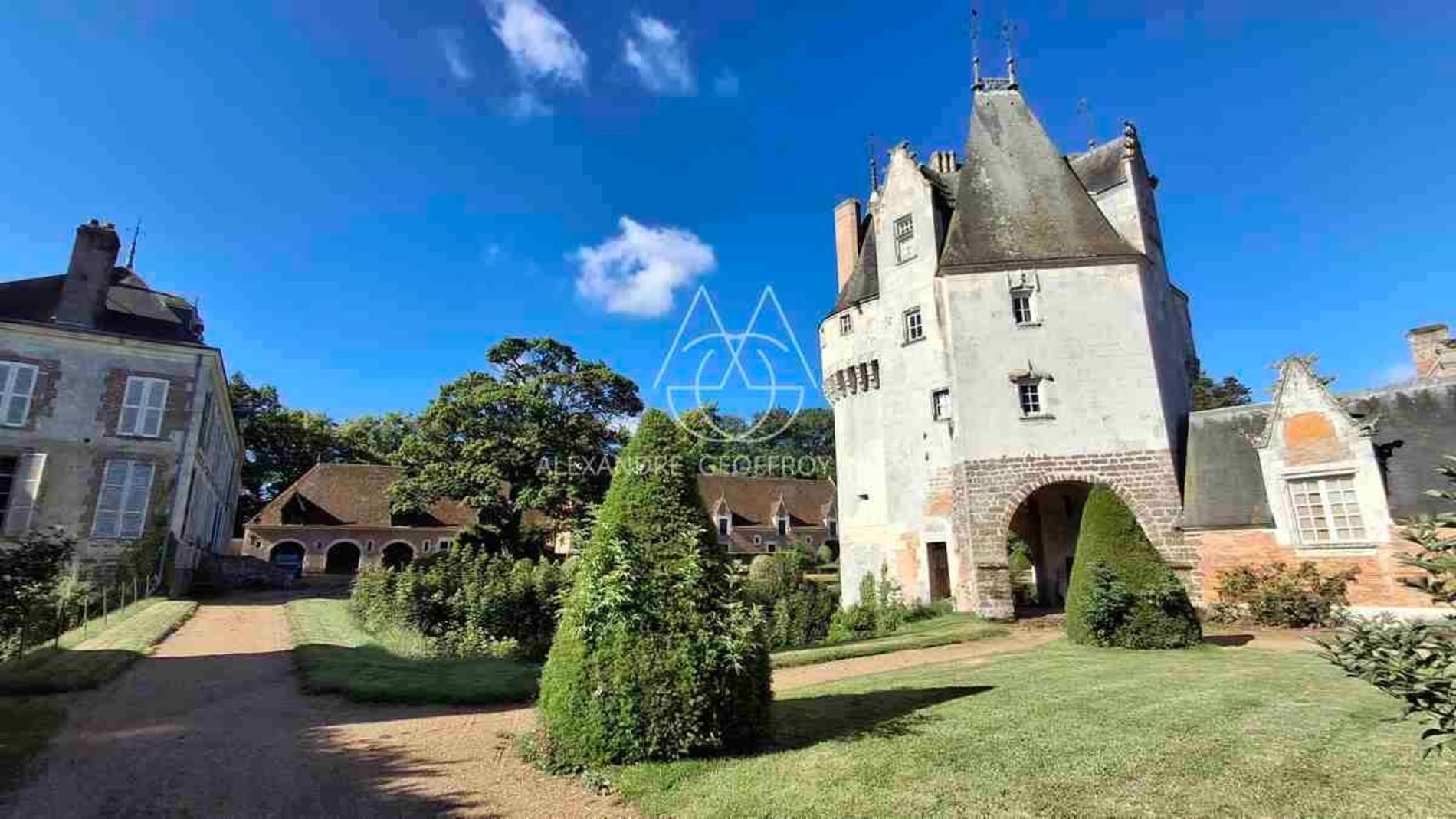 A Magnificent Collection Of Castles Dating From The 15th, 17th And 18th Centuries, Located 1 Hour An