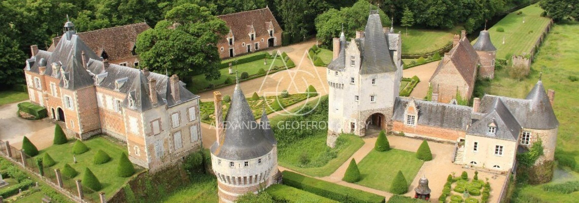 A Magnificent Collection Of Castles Dating From The 15th, 17th And 18th Centuries, Located 1 Hour An