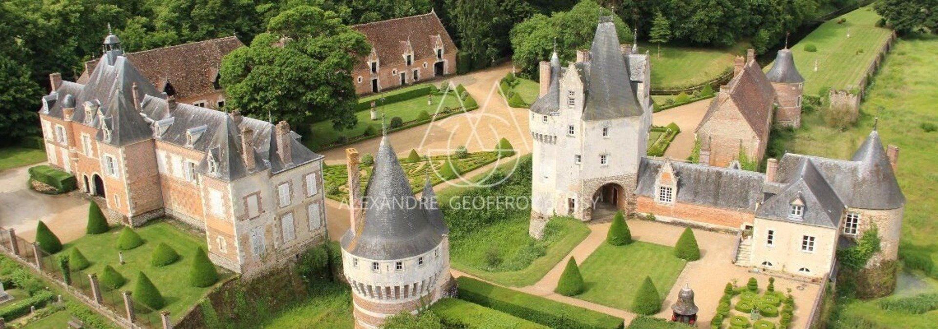 A Magnificent Collection Of Castles Dating From The 15th, 17th And 18th Centuries, Located 1 Hour An