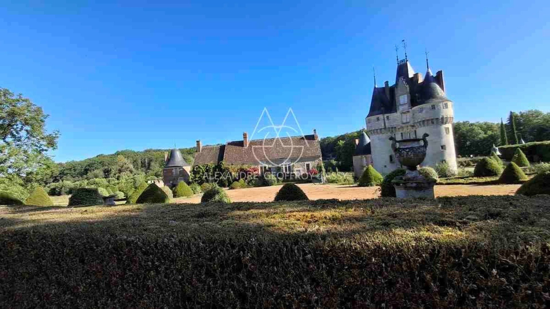 A Magnificent Collection Of Castles Dating From The 15th, 17th And 18th Centuries, Located 1 Hour An