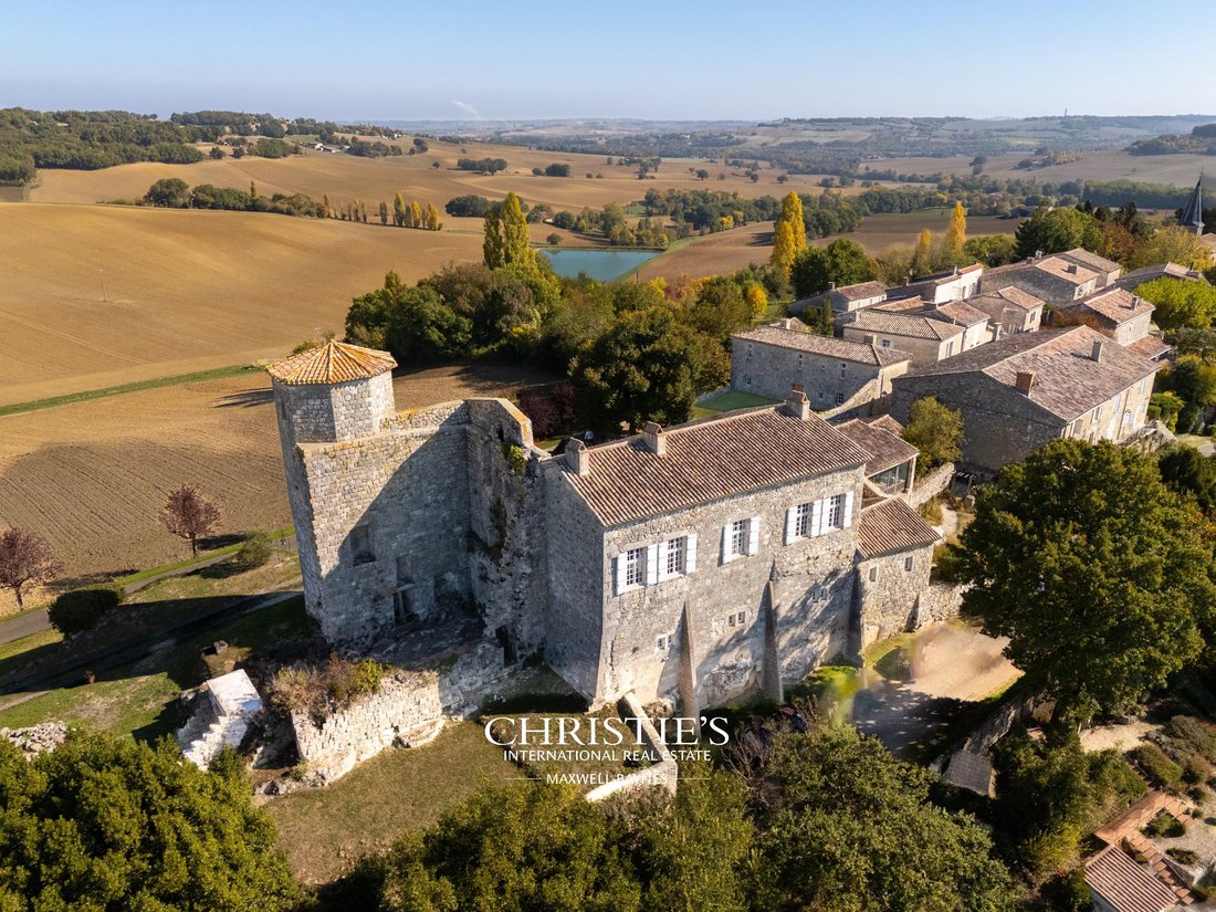 An Elegant 13th Century Château With Impressive Proportions And Its Guest House, Offering Panoramic