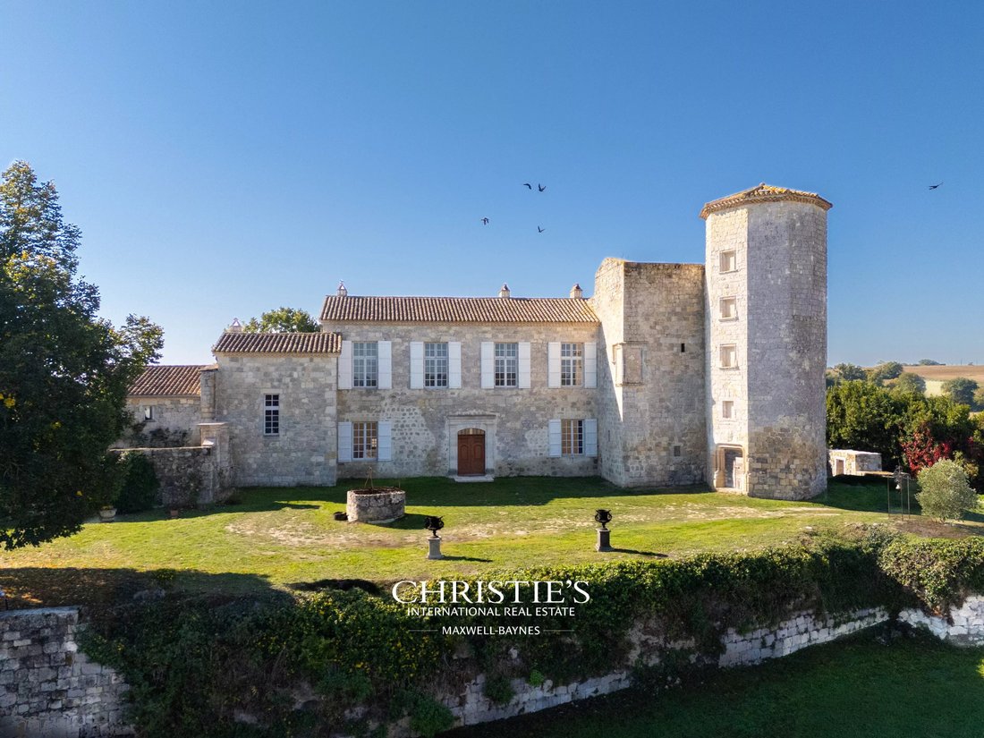 An Elegant 13th Century Château With Impressive Proportions And Its Guest House, Offering Panoramic