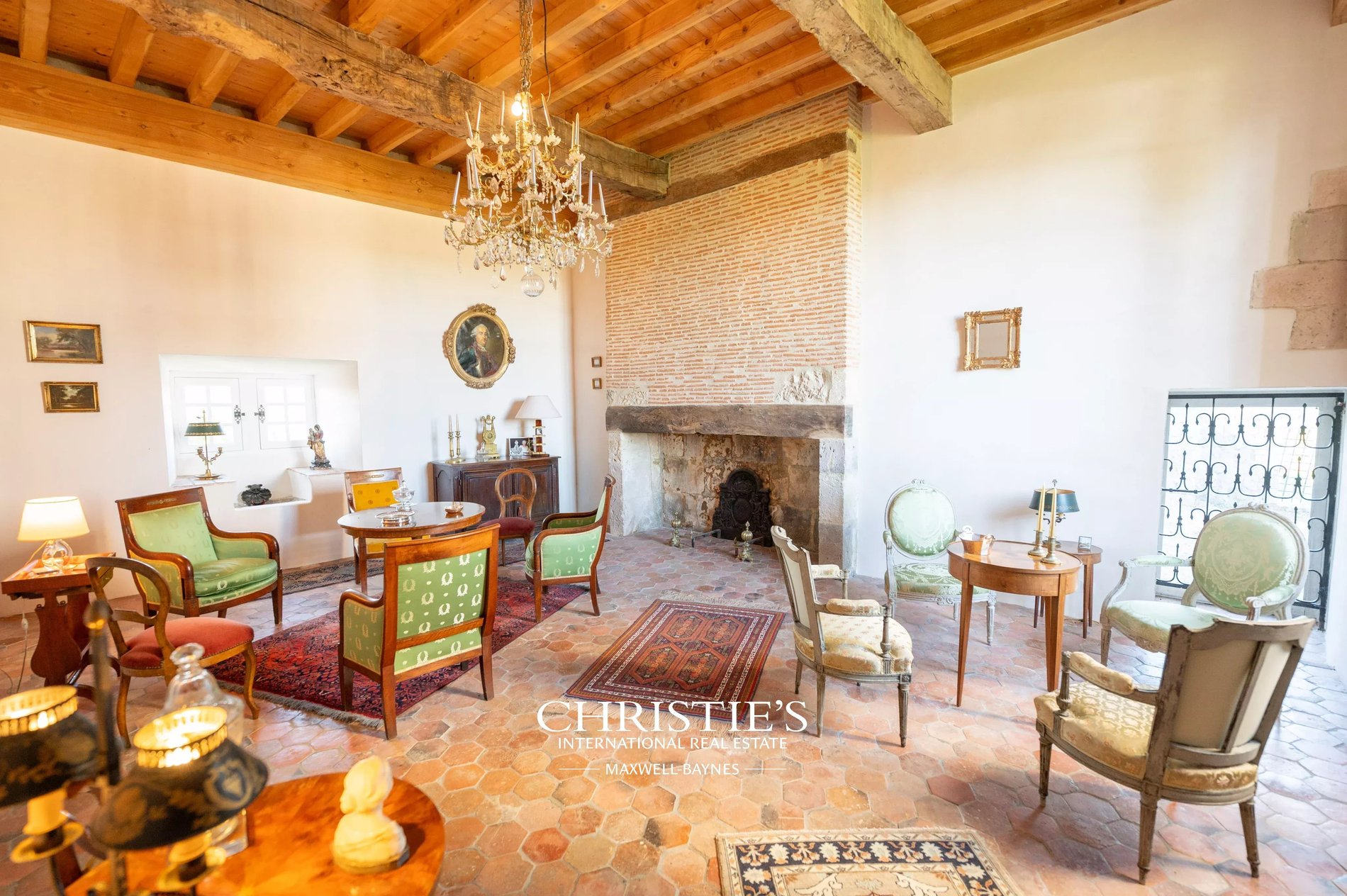 An Elegant 13th Century Château With Impressive Proportions And Its Guest House, Offering Panoramic