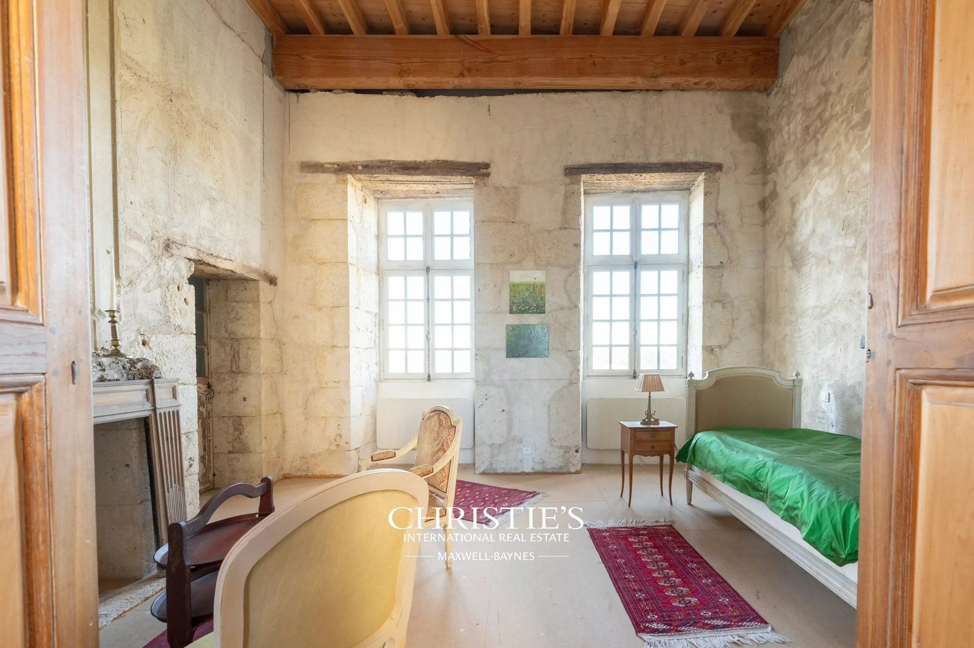 An Elegant 13th Century Château With Impressive Proportions And Its Guest House, Offering Panoramic