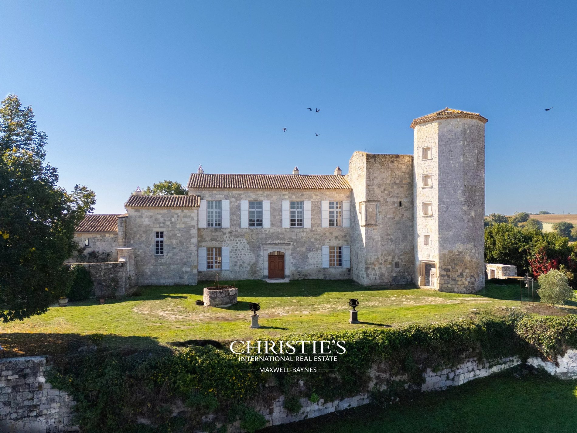 An Elegant 13th Century Château With Impressive Proportions And Its Guest House, Offering Panoramic