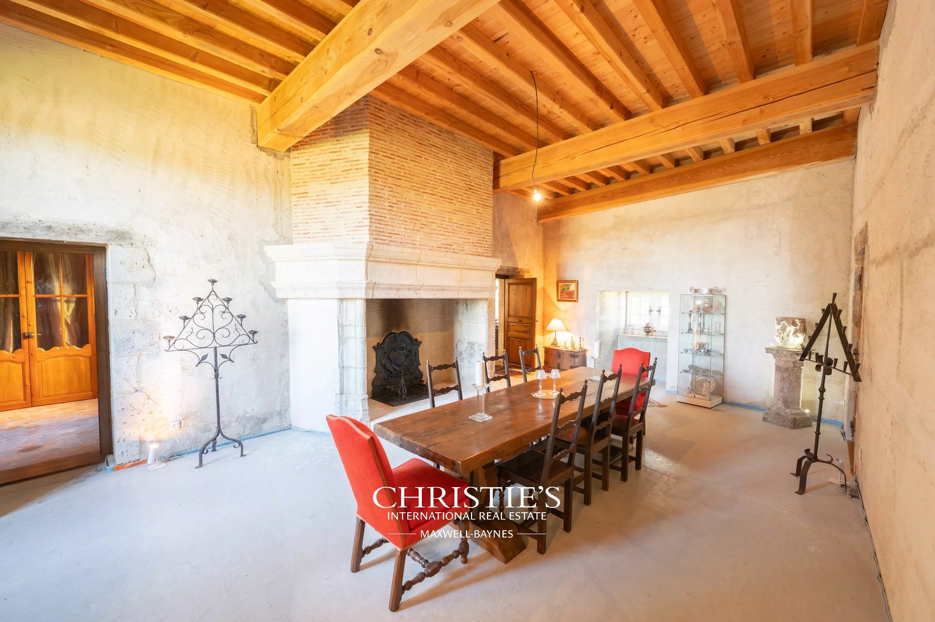 An Elegant 13th Century Château With Impressive Proportions And Its Guest House, Offering Panoramic
