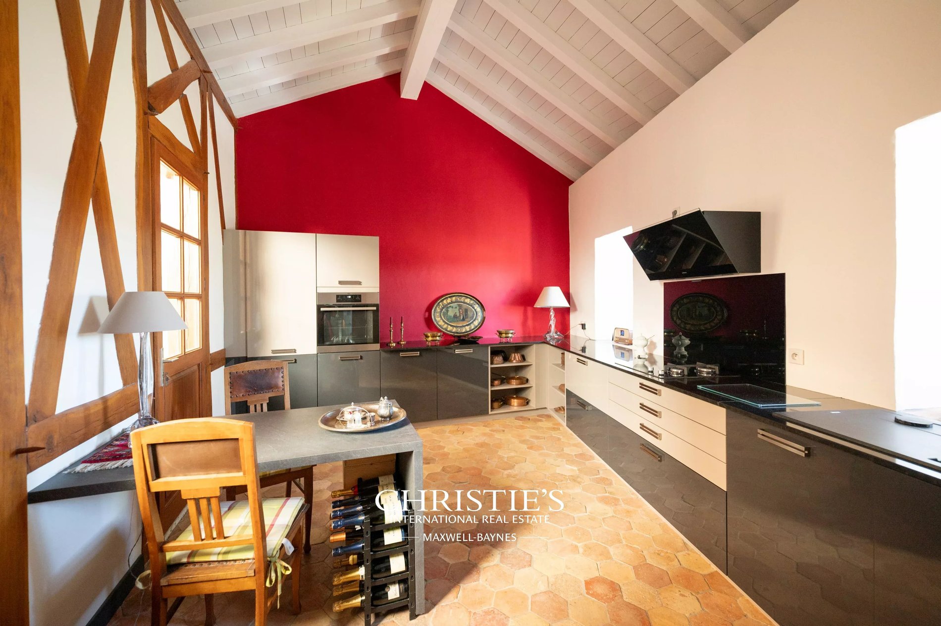 An Elegant 13th Century Château With Impressive Proportions And Its Guest House, Offering Panoramic