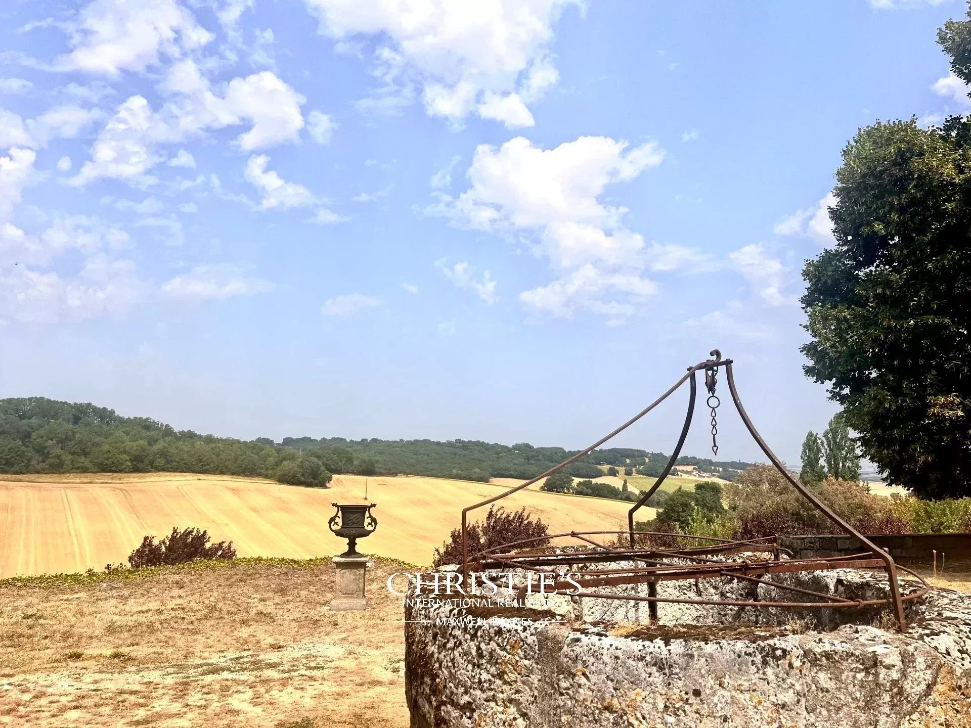 An Elegant 13th Century Château With Impressive Proportions And Its Guest House, Offering Panoramic