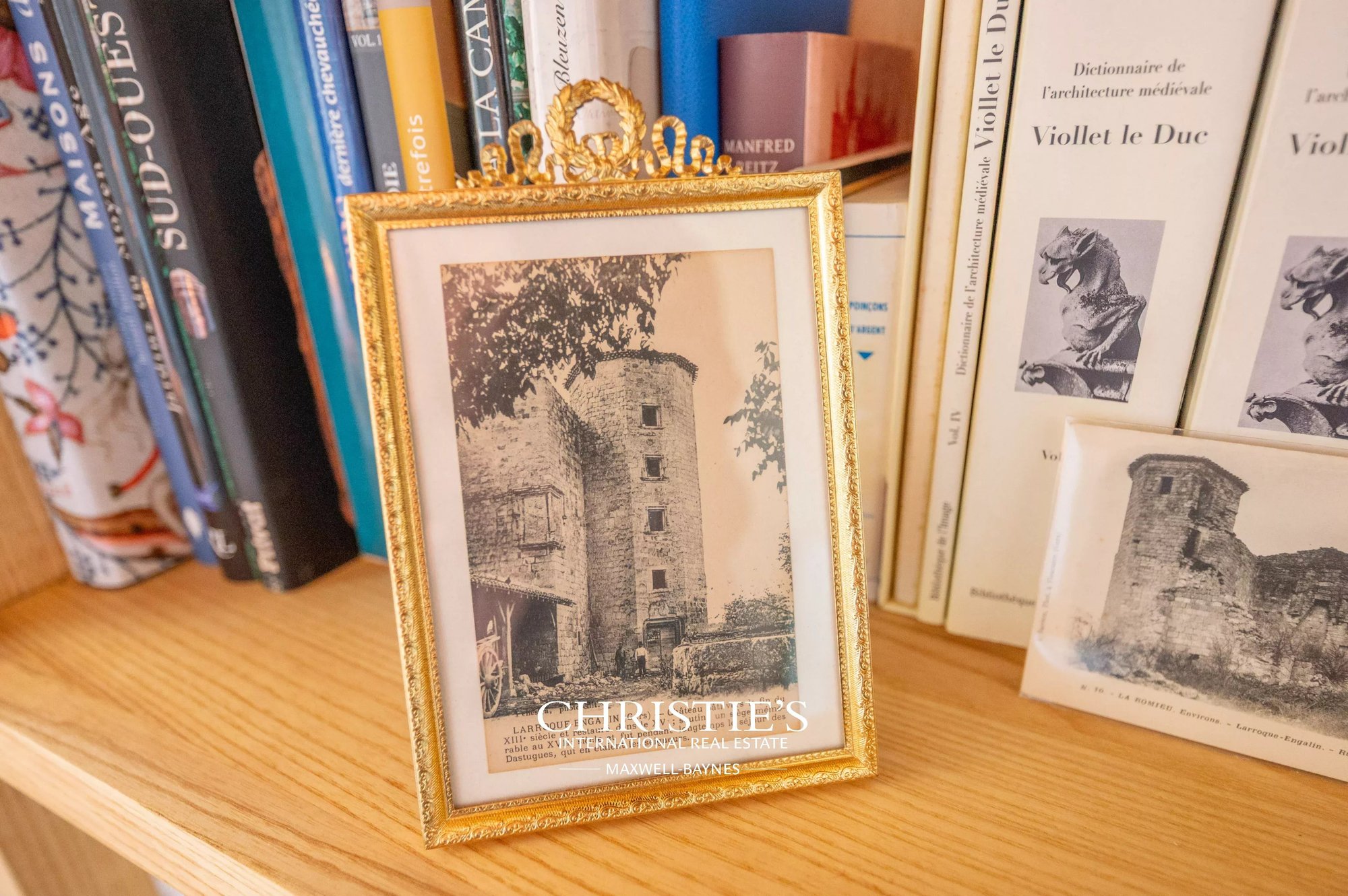 An Elegant 13th Century Château With Impressive Proportions And Its Guest House, Offering Panoramic