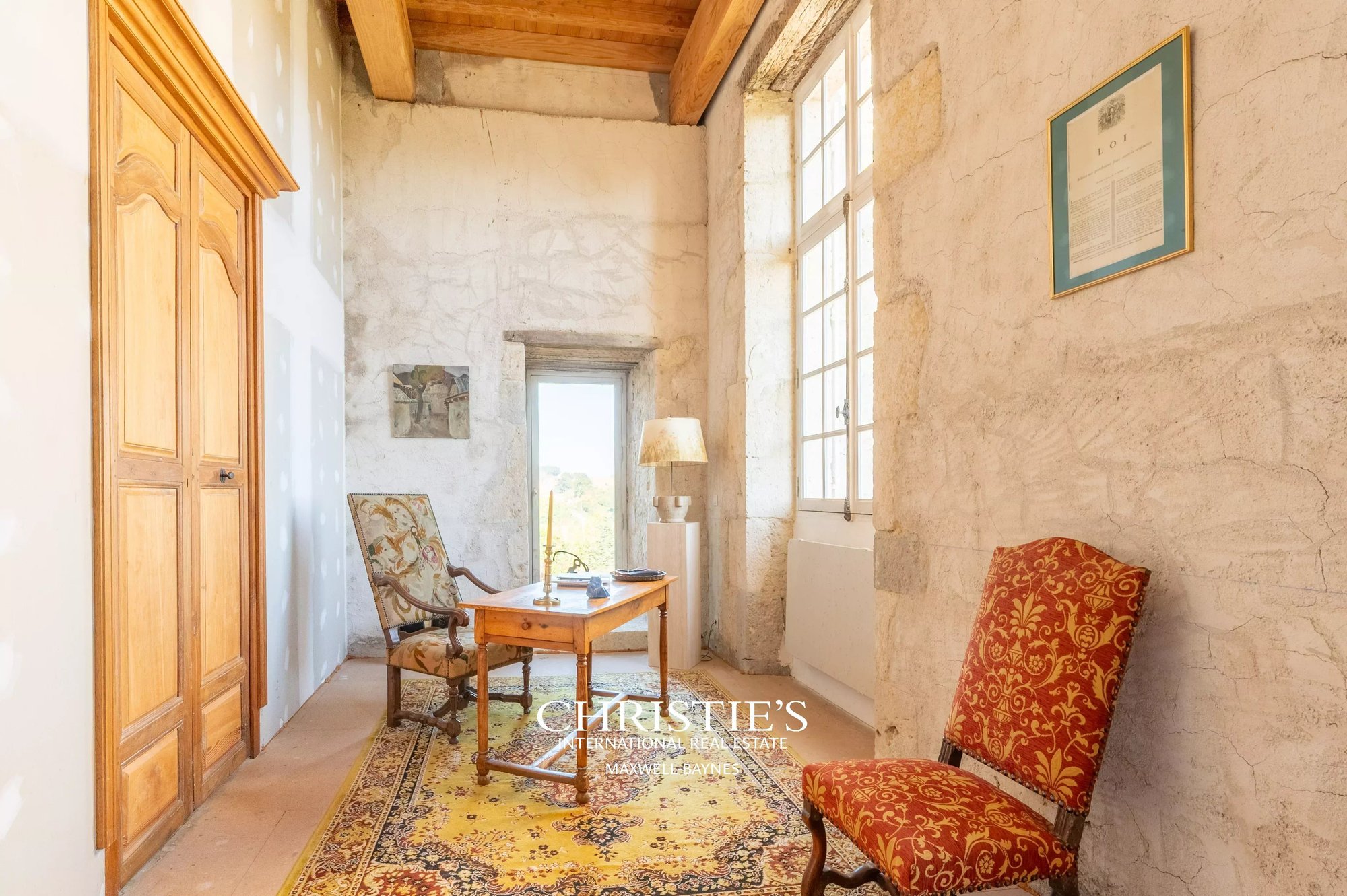 An Elegant 13th Century Château With Impressive Proportions And Its Guest House, Offering Panoramic