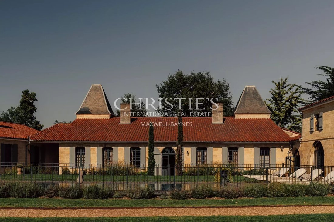 An Elegant XVII Ith Century Chateau Surrounded By Nature With C.12 Ha Of Land