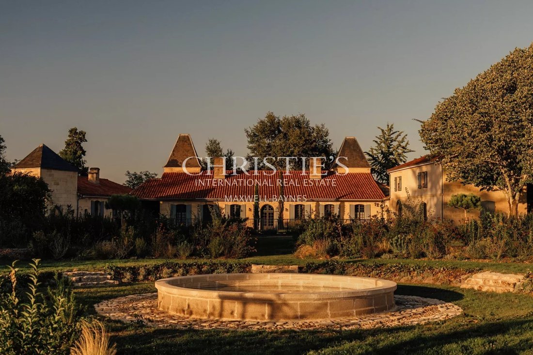 An Elegant XVII Ith Century Chateau Surrounded By Nature With C.12 Ha Of Land
