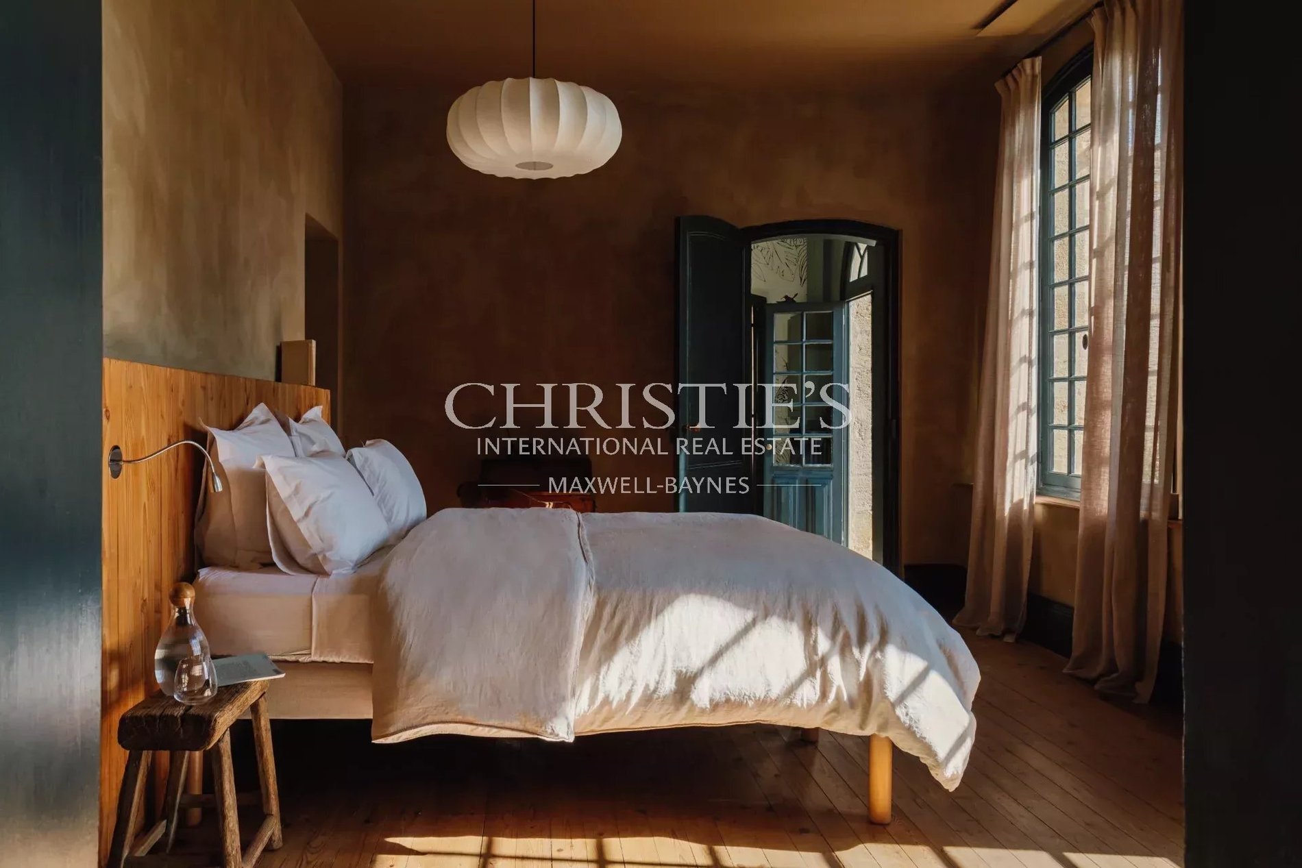 An Elegant XVII Ith Century Chateau Surrounded By Nature With C.12 Ha Of Land