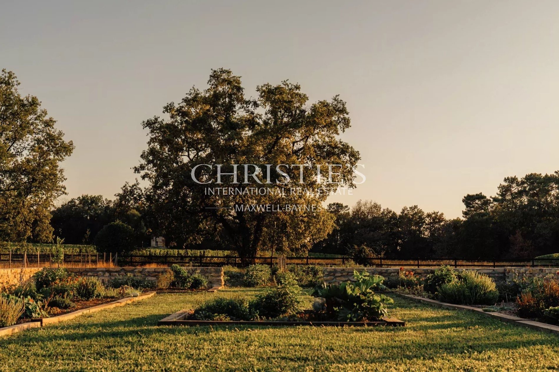 An Elegant XVII Ith Century Chateau Surrounded By Nature With C.12 Ha Of Land
