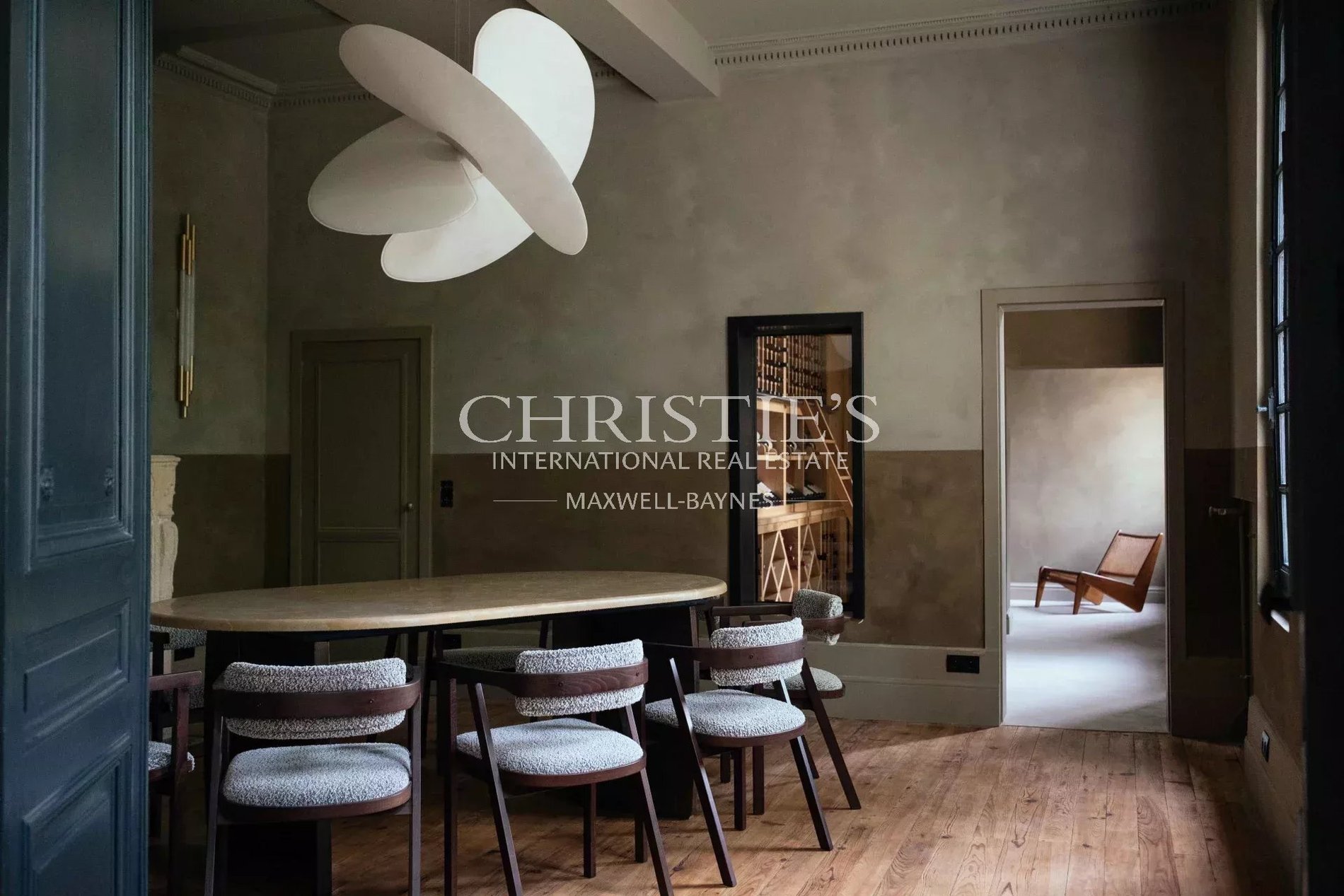 An Elegant XVII Ith Century Chateau Surrounded By Nature With C.12 Ha Of Land