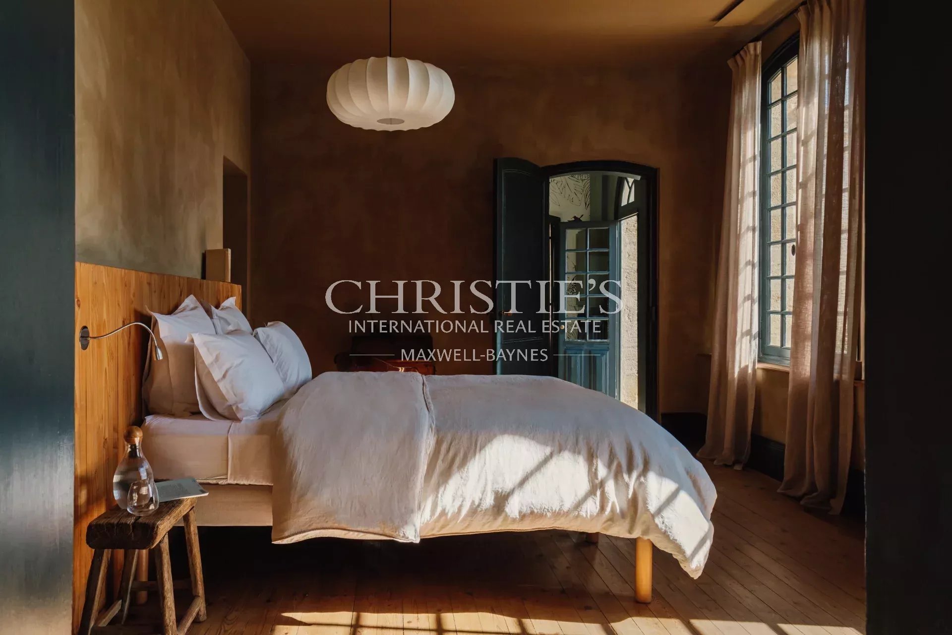 An Elegant XVII Ith Century Chateau Surrounded By Nature With C.12 Ha Of Land