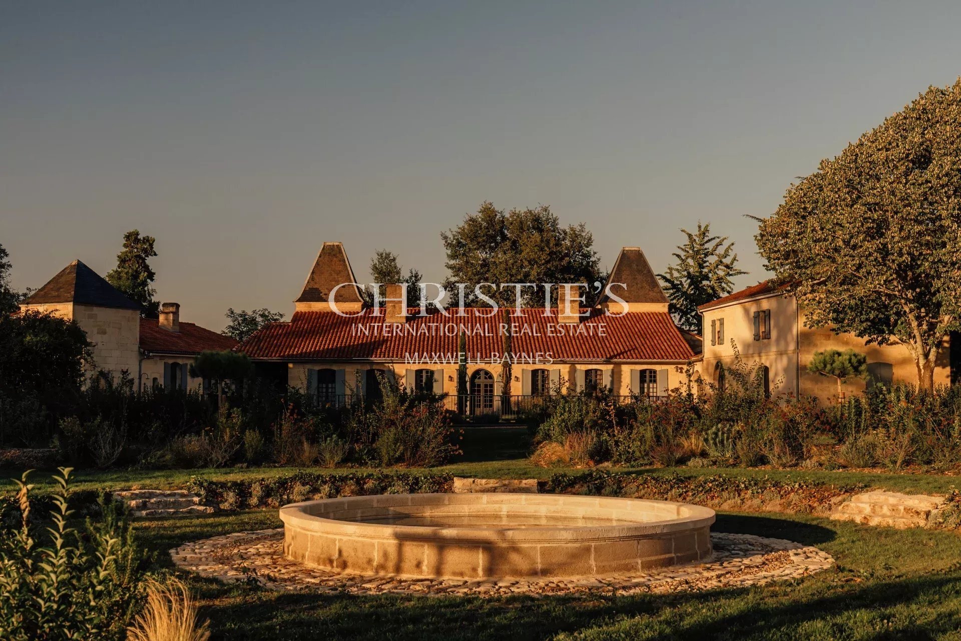 An Elegant XVII Ith Century Chateau Surrounded By Nature With C.12 Ha Of Land