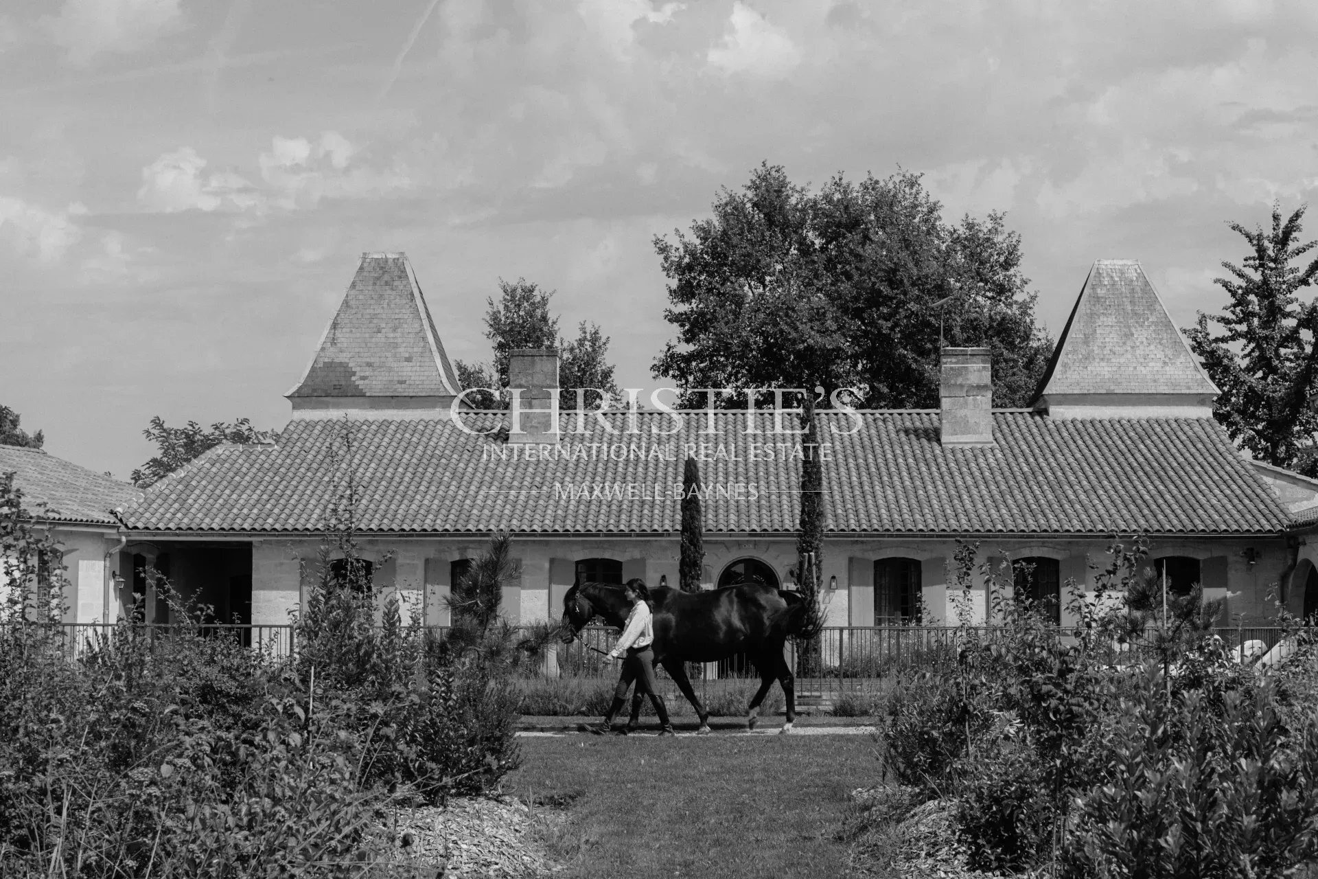 An Elegant XVII Ith Century Chateau Surrounded By Nature With C.12 Ha Of Land