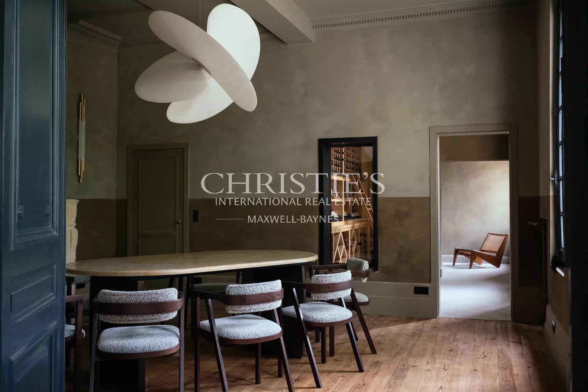 An Elegant XVII Ith Century Chateau Surrounded By Nature With C.12 Ha Of Land