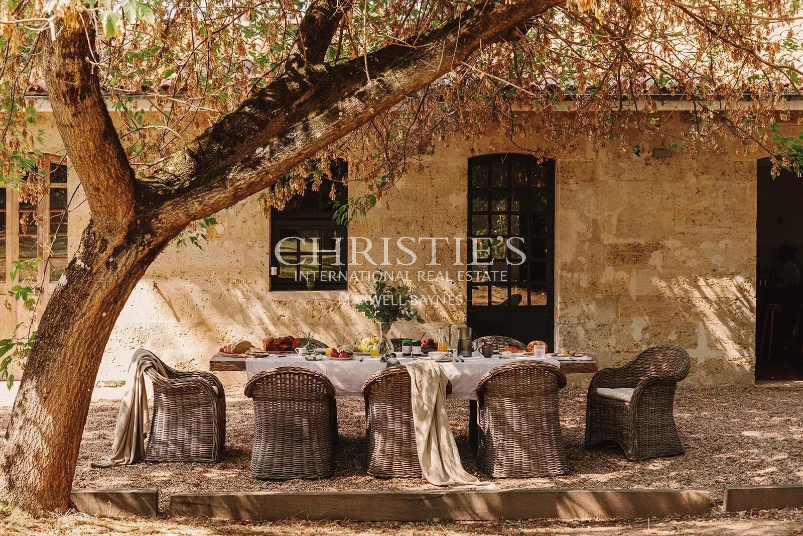 An Elegant XVII Ith Century Chateau Surrounded By Nature With C.12 Ha Of Land