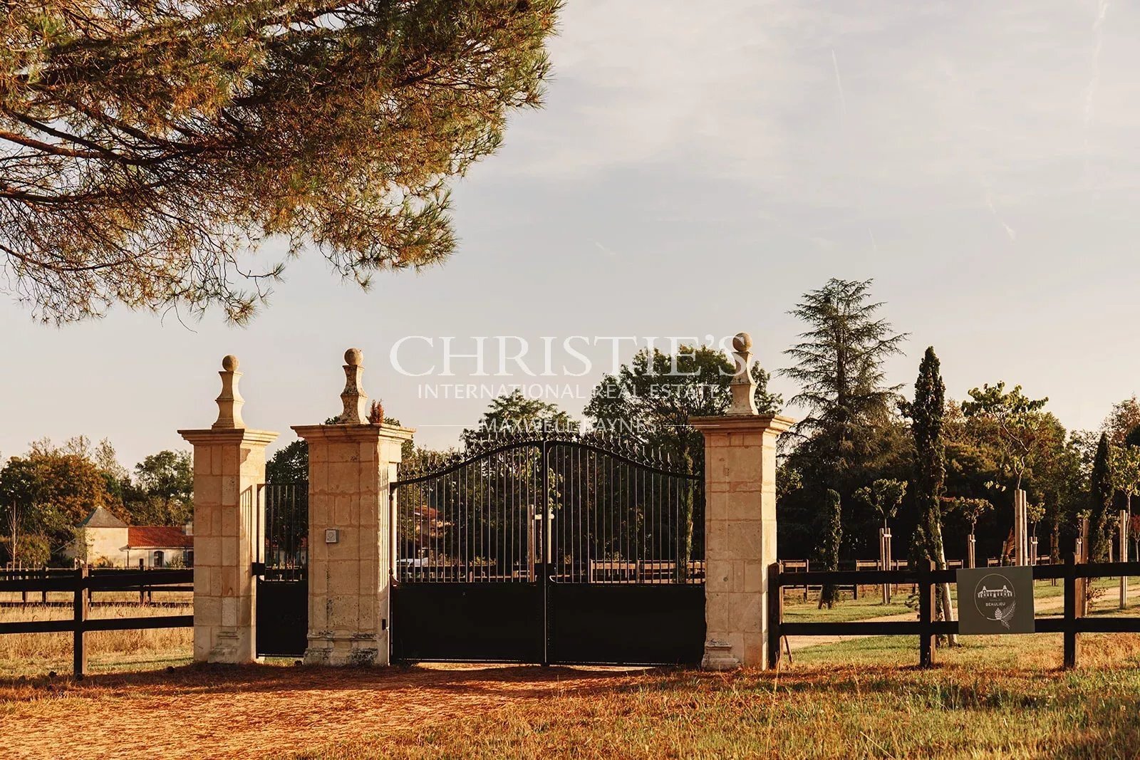 An Elegant XVII Ith Century Chateau Surrounded By Nature With C.12 Ha Of Land