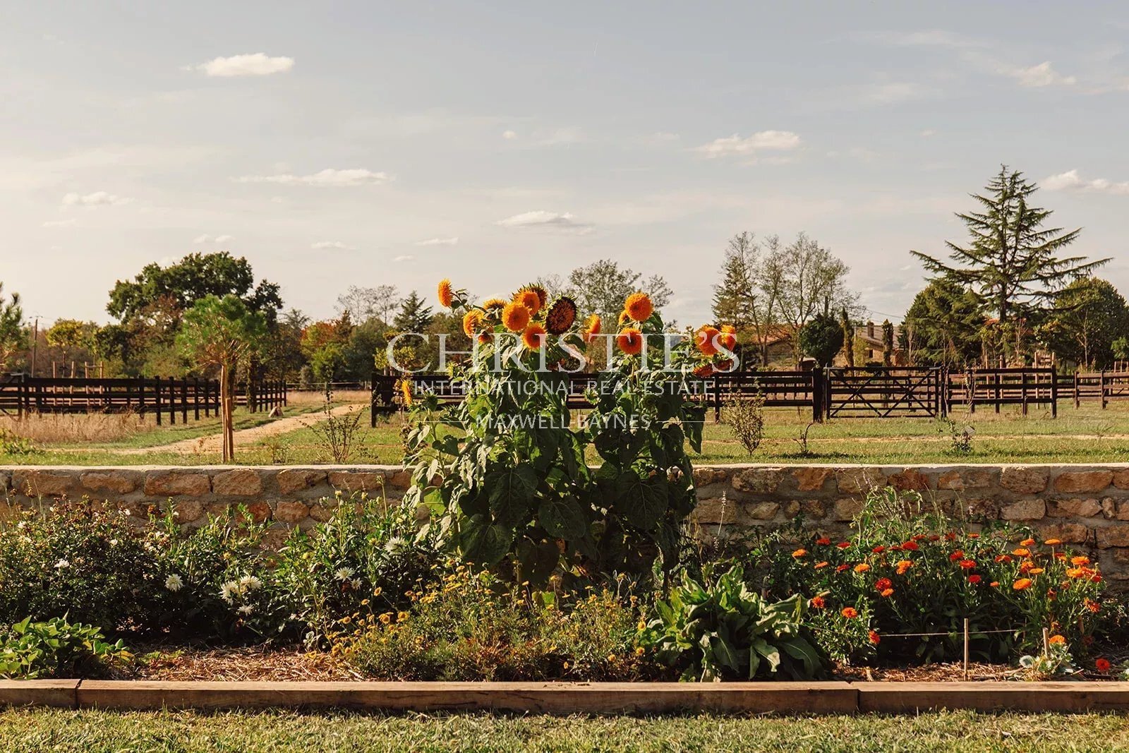 An Elegant XVII Ith Century Chateau Surrounded By Nature With C.12 Ha Of Land