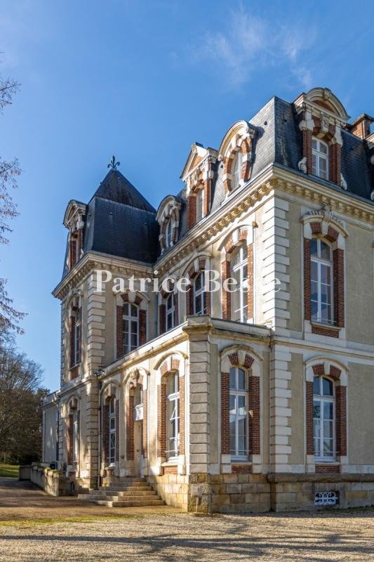 An Impressive 18th Century Chateau, With Outbuildings, In A Landscaped Garden, Near Fontainebleau - 4