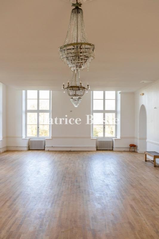 An Impressive 18th Century Chateau, With Outbuildings, In A Landscaped Garden, Near Fontainebleau