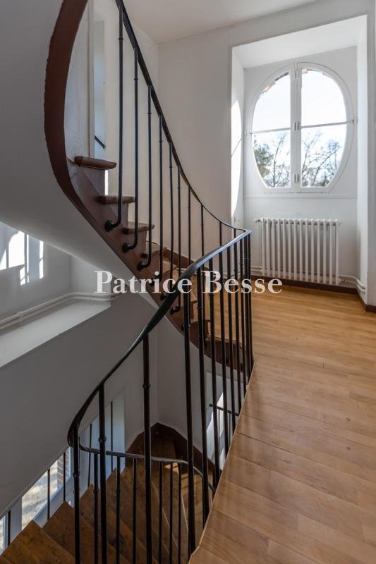 An Impressive 18th Century Chateau, With Outbuildings, In A Landscaped Garden, Near Fontainebleau